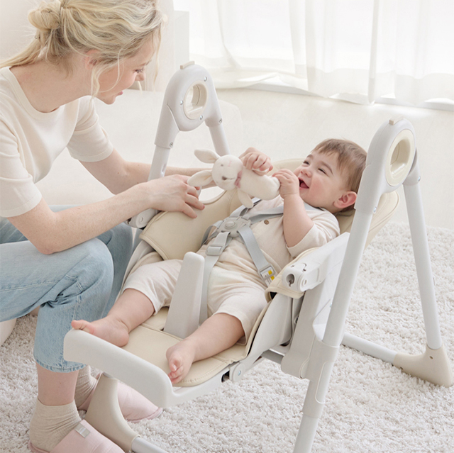 スモルビ ハイ＆ロー のびのびベビーチェア　サンドグレー スモルビ ハイ＆ロー のびのびマルチチェア ラッピング対象外