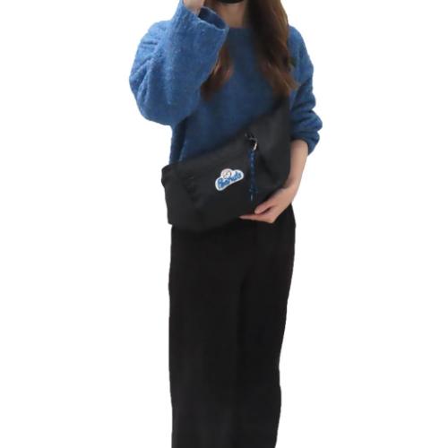 スヌーピー ショルダーバッグ 超撥水RE-PET バナナ型ショルダー ロゴ ピーナッツ キャラクター グッズ