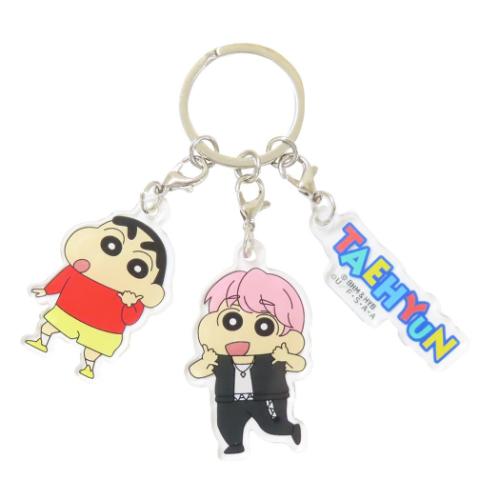TOMORROW X TOGETHER クレヨンしんちゃん キーホルダー 3連アクリルキーホルダー TAEHYUN キャラクター グッズ メール便可