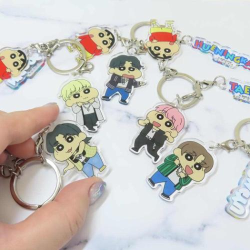 TOMORROW X TOGETHER クレヨンしんちゃん キーホルダー 3連アクリルキーホルダー TAEHYUN キャラクター グッズ メール便可
