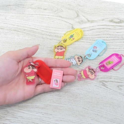 クレヨンしんちゃん キーチェーン ネームタグキーホルダー あか アニメキャラクター グッズ メール便可