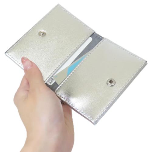 スヌーピー 定期入れ 2つ折りパスケース メタリックスヌーピー SI ピーナッツ キャラクター グッズ メール便可