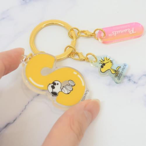 スヌーピー キーリング イニシャル3連アクリルキーホルダー S ピーナッツ キャラクター グッズ メール便可