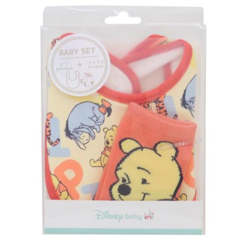 くまのプーさん ベビー用品 ベビーセット ビブ＆ソックス アルファベット ディズニー キャラクター グッズ メール便可