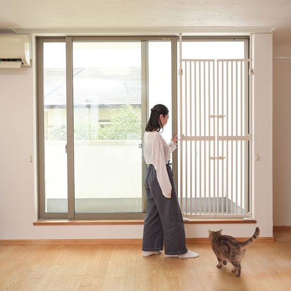 ペットゲート脱走防止飛び出し防止柵猫用犬用突っ張りゲージフェンスシンプル【販売指示後カートアップ】飛び出し防止ペットゲートホワイト