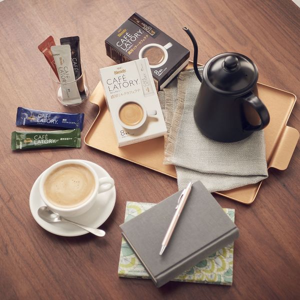 エージーエフカフェラトリーインスタントスティックカフェオレカフェラテアソート詰め合わせ個包装AGF　「ブレンディカフェラトリー」スティックアソート20本（スティックコーヒー）（アソート）（プチギフト）（つめあわせ）AGF 