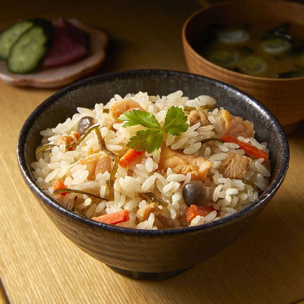炊き込みご飯炊き込みご飯の素炊き込み鮭ごはん鮭ご飯ご当地釜めしヤマモリやまもり北海道バター香る鮭ごはん