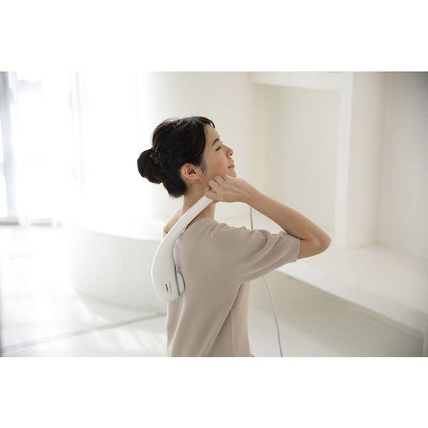 スライヴTHRIVEマッサージャーマッサージ器ハンディ背中首肩腰足マッサージハンディハンディマッサージャーホワイト 