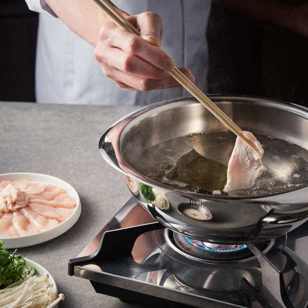 マイヤーコーティングフリー多層鋼スタイリッシュマルチに活躍優れた蓄熱性オーブン使用可能IH対応土鍋としてもスタッキング可能マイヤーニューパン24cmガラス蓋付