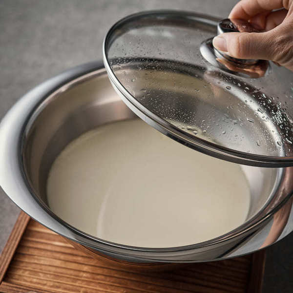 マイヤーコーティングフリー多層鋼スタイリッシュマルチに活躍優れた蓄熱性オーブン使用可能IH対応土鍋としてもスタッキング可能マイヤーニューパン24cmガラス蓋付