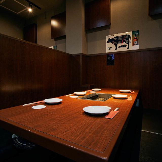 焼肉大貫牛カルビ豚カルビ鶏もも肉冷凍タレお取り寄せ贈答用グルメ国産焼肉大貫詰合せ（牛／豚／鶏）計4P新宿　大貫 