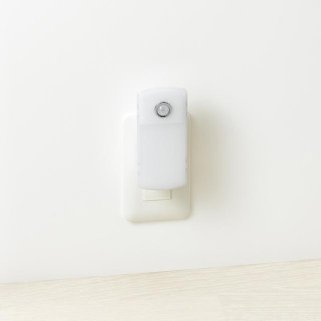 ナイトライトセンサーライト人感センサー明暗センサーLEDコンセント式懐中電灯自動点灯無接点充電式人感明暗ナイトライト小ホワイト
