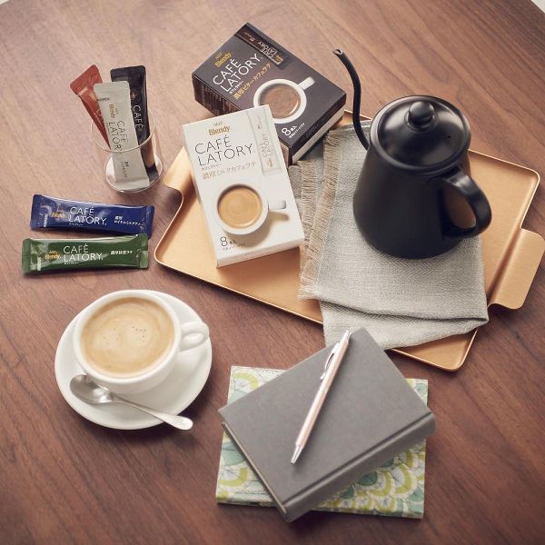 エージーエフカフェラトリーインスタントスティックカフェオレカフェラテアソート詰め合わせ個包装AGF　「ブレンディカフェラトリー」スティックアソート100本（スティックコーヒー）（アソート）（プチギフト）（つめあわせ）AGF 