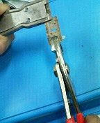 3．そのまま垂直に引き出します。くれぐれも注意して行ってください。