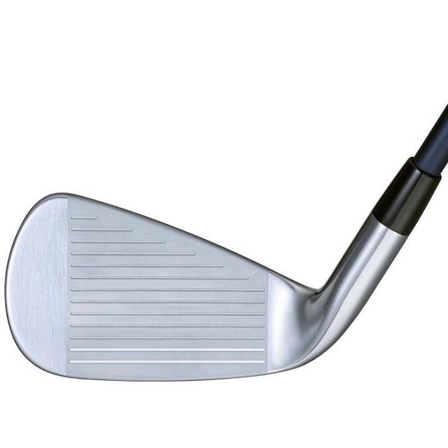 薄肉フェースをカーボンで補強