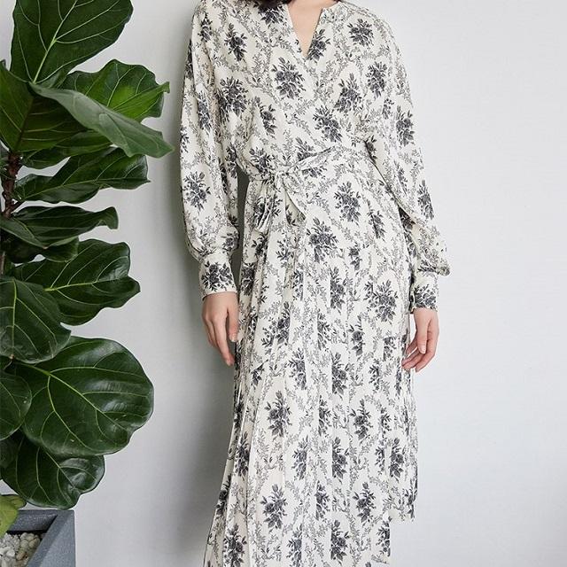 人気ブランドを カシュクールワンピースロング 長袖 マキシワンピース 花柄のワンピース Aライン ゆったり 体型カバー 着痩せ プリーツ ウエストリボン 新作モデル Edensimari Ca