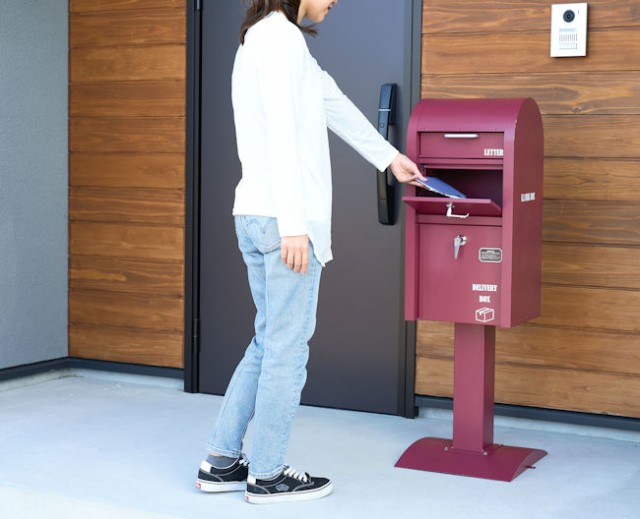 送料無料宅配ボックス付スタンドポスト 郵便ポスト 郵便受け（592）の通販はau PAY マーケット - エス・アイ・エス | au PAY  マーケット－通販サイト