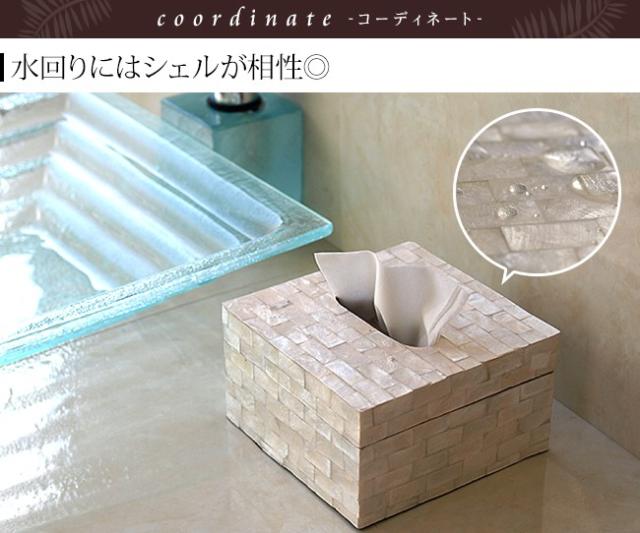 ハーフサイズのティッシュボックス　洗面所