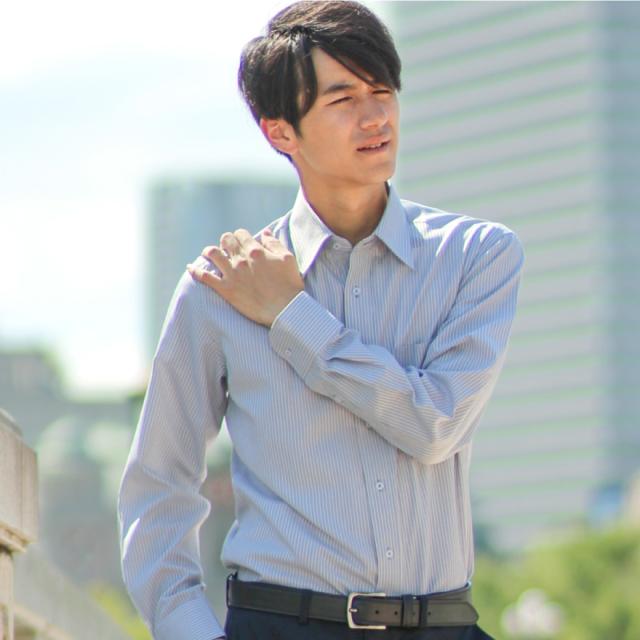 ストライプ グレー 長袖シャツ三宅一生 ストレッチストライプ柄 バンドカラー長袖シャツ[品番