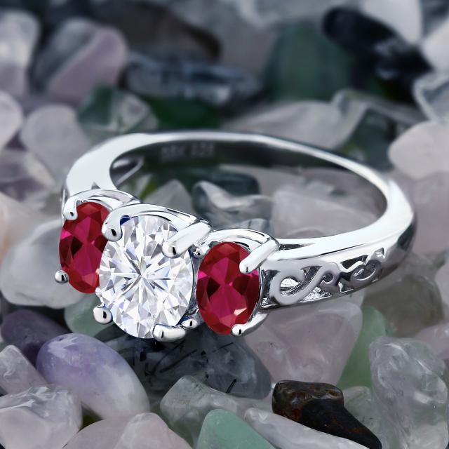 品質保証 指輪 シルバー925 アラベスク 3連 透かし の通販はau PAY マーケット - Gem Stone King ジュエリー専門店|商品ロッ リング レディース 2.5カラット Forever Classic モアサナイト Charles & Colvard 合成ルビー 格安最新作