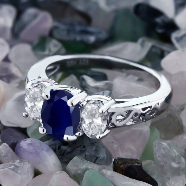 カラットの 指輪 大粒 スリーストーン 天然石 9月 誕の通販はau PAY マーケット - Gem Stone King ジュエリー専門店 リング レディース 2.79カラット 天然 サファイア トパーズ シルバー925 アラベスク 3連 透かし スリースト