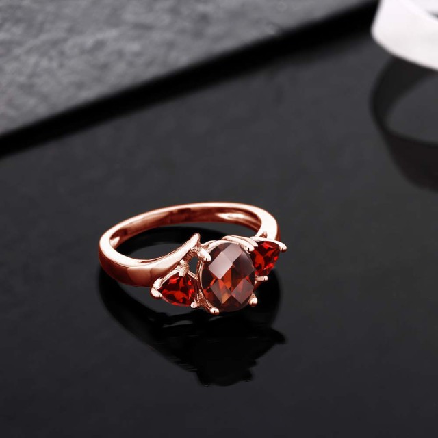 のセッティ◠ 指輪 ねじれ 大粒 スリーストーの通販はau PAY マーケット - Gem Stone King ジュエリー専門 リング レディース 2.21カラット 天然 ガーネット シルバー925 ピンクゴールドコーティング 3連 ツイスト ⊧をもってお