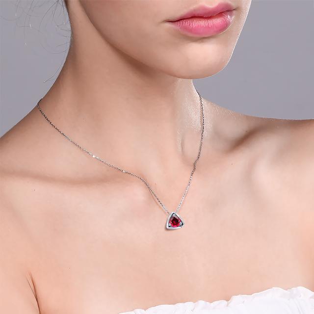 大得価在庫 ネックレス トライアングル 三の通販はau PAY マーケット - Gem Stone King ジュエリー専門店 レディース 0.65カラット 天然石 レッドトパーズ スワロフスキー ペンダント 10金 ホワイトゴールド(K10) 国産新品