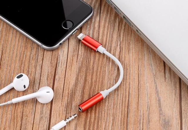 iOS15対応 iPhone イヤホンジャック 変換ケーブル iPhone 13 Pro Max 12 mini SE 2 11 X XS Max 7 8 Plus 変換 アダプタ 音楽再生