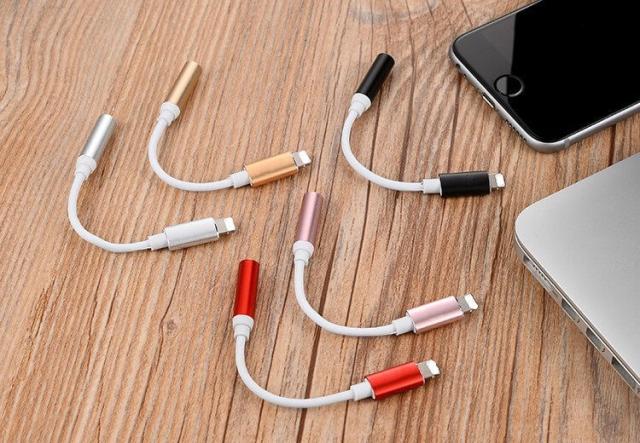 iOS15対応 iPhone イヤホンジャック 変換ケーブル iPhone 13 Pro Max 12 mini SE 2 11 X XS Max 7 8 Plus 変換 アダプタ 音楽再生