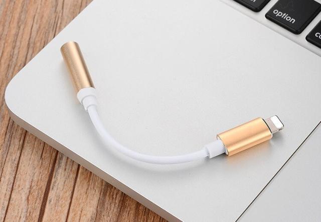 iOS15対応 iPhone イヤホンジャック 変換ケーブル iPhone 13 Pro Max 12 mini SE 2 11 X XS Max 7 8 Plus 変換 アダプタ 音楽再生