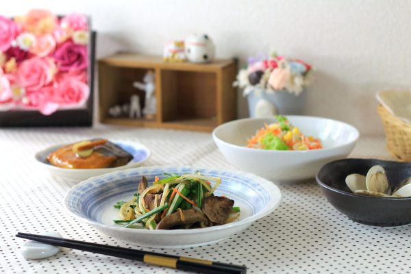 7寸大皿 呉須刷毛 日本製 美濃焼 和風パスタにもピタリ 丸皿 ワンプレート とんかつ皿 和食器の通販はau PAY マーケット - セラポッケ  かわいい陶器のお店 | au PAY マーケット－通販サイト