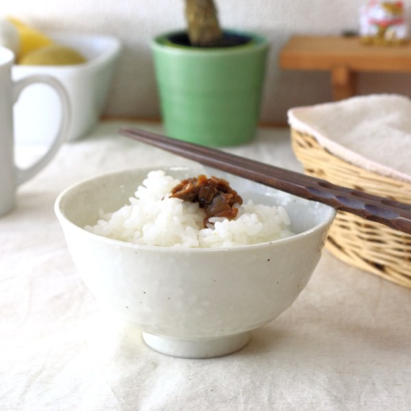 雪粉引 4.2寸飯碗 日本製 美濃焼 素朴で優しい雰囲気が特徴 お 雪粉引 4.2寸飯碗 日本製 美濃焼 素朴で優しい雰囲気が特徴 お