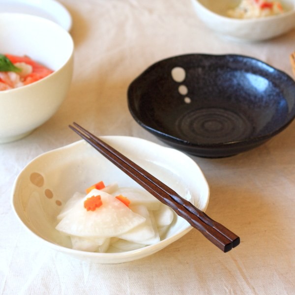ドット 花型5.5寸煮物鉢 日本製 美濃焼 カフェ風コーディネイトに