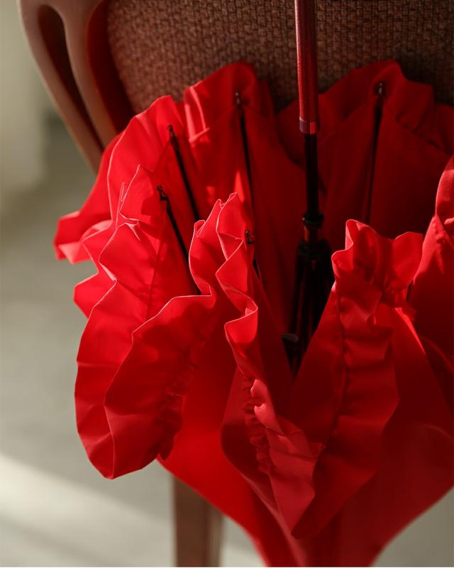 新作10月1日 「咲き続けよう、私らしく」花束アンブレラ cawaii fne00014 1年中 旅行 野外 日常使い ヘビロテ おでかけ 休日 贈り物 プレゼント ギフト 日除け 晴雨兼用 雨傘 レッド フリル 上品 レディース ファッション 大人 ママ ミセス 30代 40代 50代 60代