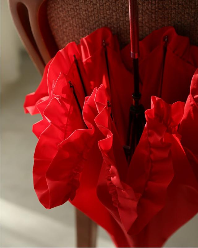 新作10月1日 「咲き続けよう、私らしく」花束アンブレラ cawaii fne00014 1年中 旅行 野外 日常使い ヘビロテ おでかけ 休日 贈り物 プレゼント ギフト 日除け 晴雨兼用 雨傘 レッド フリル 上品 レディース ファッション 大人 ママ ミセス 30代 40代 50代 60代