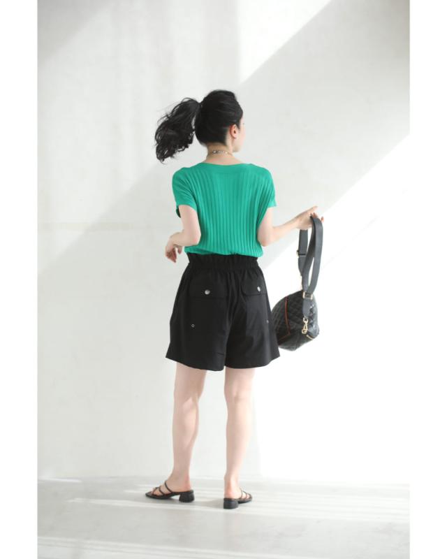 新作6月8日 水辺も街も。あれこれ気にしないラッシュガードショート