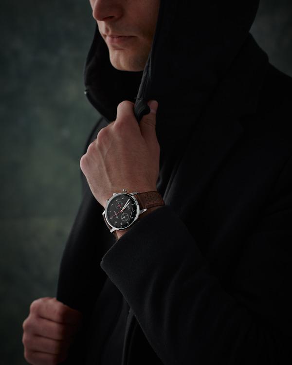 スウェーデン人の着用イメージ-ブラックバージョン