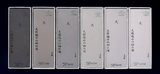 森平 人造砥石 火シリーズ 全6種類のラインナップです。左から、荒砥#500、中砥#1000、中仕上砥#4000、仕上砥#6000、仕上砥#8000、超仕上砥#12000が並んでいます。目的や仕上がりに合わせて選べます。