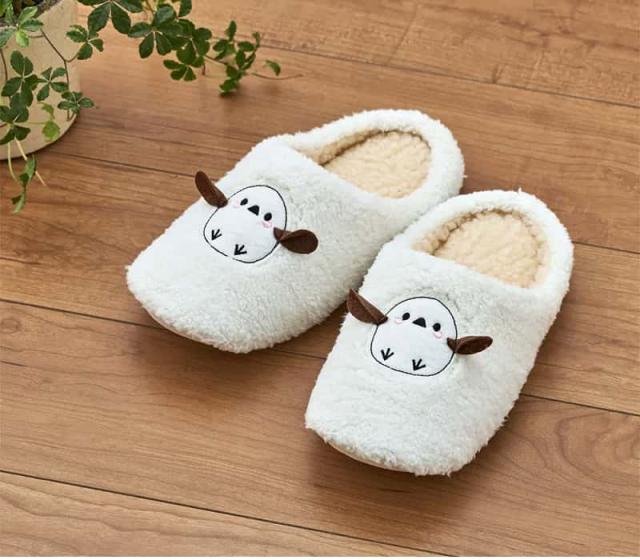 雪の妖精シマエナガ スリッパの平置き写真。