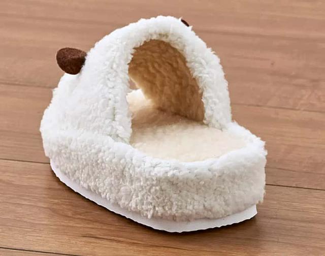 スリッパ内側のふわふわなボア生地の写真。