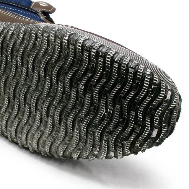 ミッドカット スニーカー