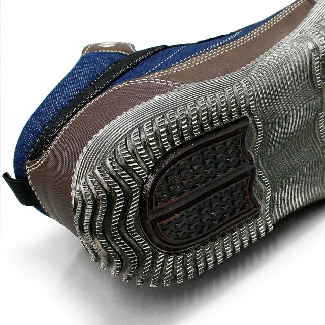 ミッドカット スニーカー