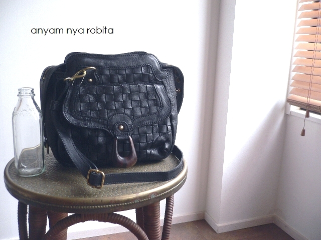 サロン専売 robita ロビタ anyam nya robita フラップ 2wayショルダーバッグ AN-152 ブラックの通販はau PAY マーケット - AcousticLounge(アコースティックラウンジ)|商品ロットナンバー:502518225 即納新品