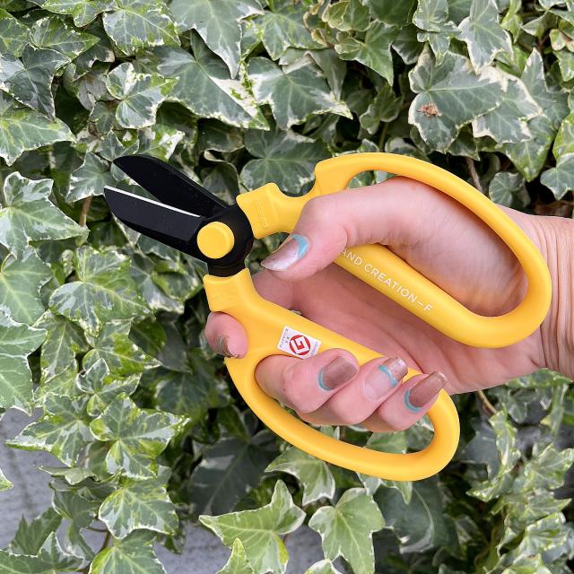 花はさみハンドクリエーション坂源カラーイエロー使用シーン