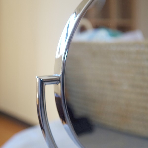 ミラーと本体の接合部