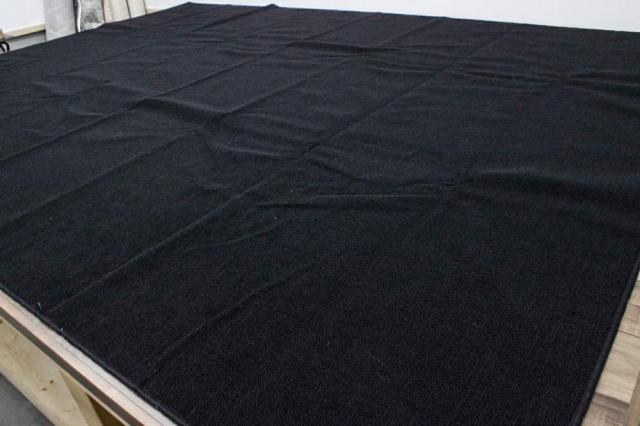 カーペット　黒
