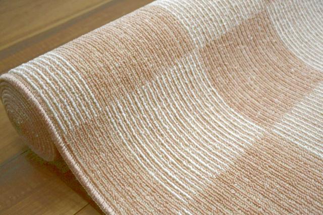 ピンクベージュ