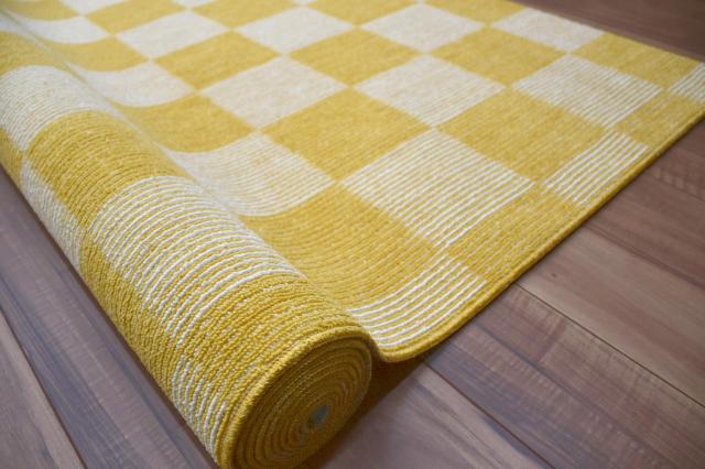 おしゃれな黄色の絨毯