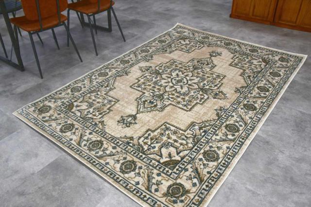 ラグベージュ系