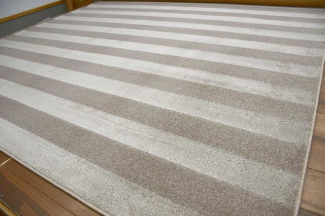 グレーベージュ絨毯